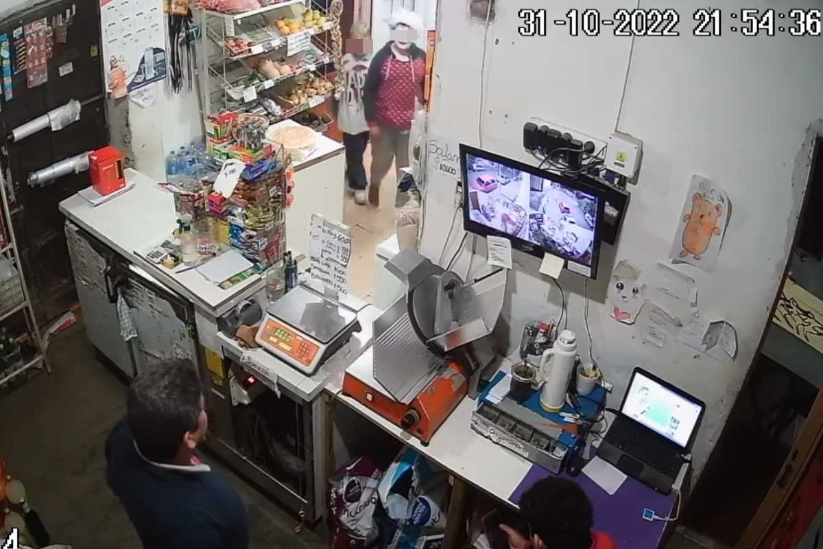 Le robaron una bandeja de huevos Kinder.