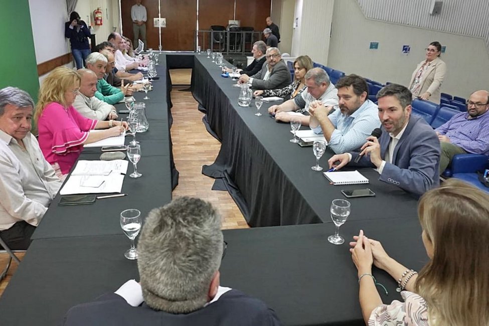 Hubo acuerdo salarial entre los gremios docentes y el gobierno provincial