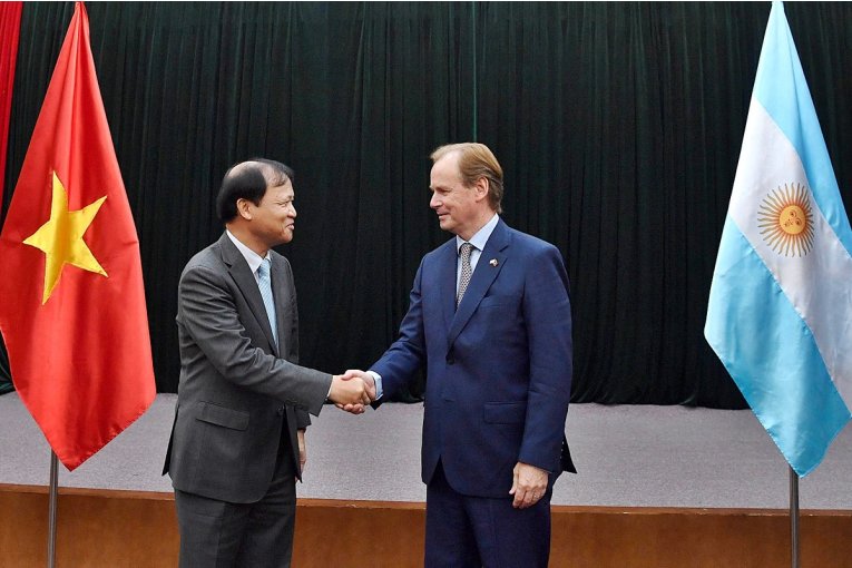 La misi&oacute;n comercial que encabeza Bordet logr&oacute; el ingreso de c&iacute;tricos dulces a Vietnam