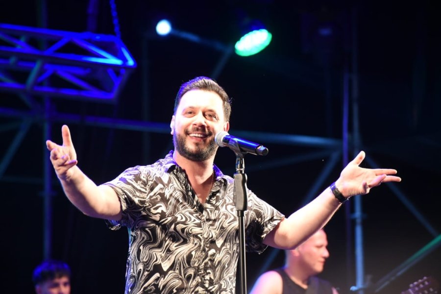 Lucas Sugo actuando en Concordia.