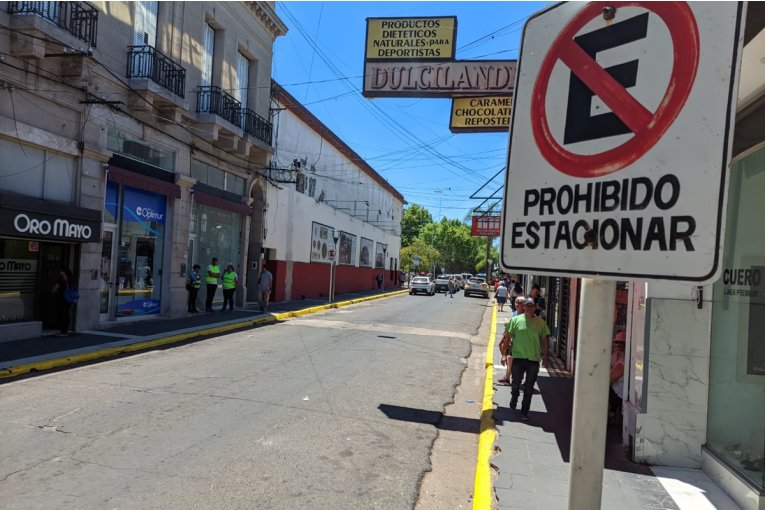 Desde este viernes no se puede estacionar en un tramo de una calle c&eacute;ntrica de Concordia