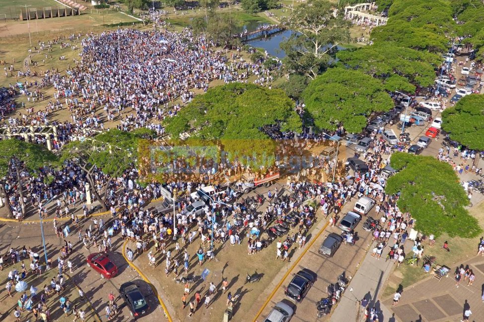 Una multitud celebró el campeonato mundial en la costanera de Concordia