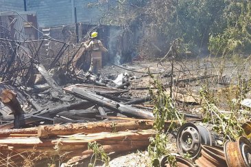 El incendio se registró durante la calurosa siesta de este jueves. El incendio se registró durante la calurosa siesta de este jueves.
