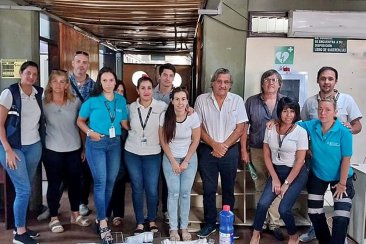 Asamblea de empleados/as de Migraciones, en el cruce fronterizo con Salto. Asamblea de empleados/as de Migraciones, en el cruce fronterizo con Salto.