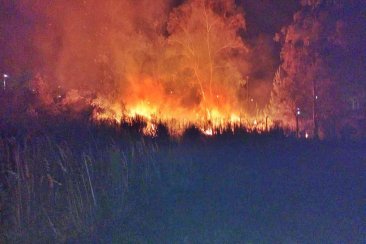 Más de tres horas para controlar el incendio. Más de tres horas para controlar el incendio.