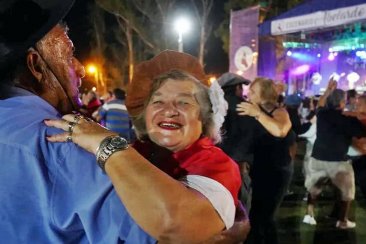 Con gran marco de público arrancaron las bailantas Con gran marco de público arrancaron las bailantas