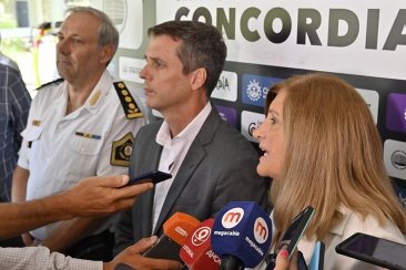 El comisario Maslein, el intendente Cresto y la Ministra Romero El comisario Maslein, el intendente Cresto y la Ministra Romero