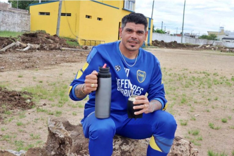 Gustavo Bou detall&oacute; como avanza la cancha de c&eacute;sped sint&eacute;tico en el club de sus amores