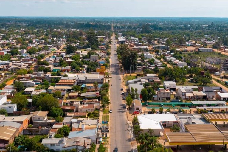Cresto inauguró las obras de pavimentación y mejoras en un tramo de calle Diamante