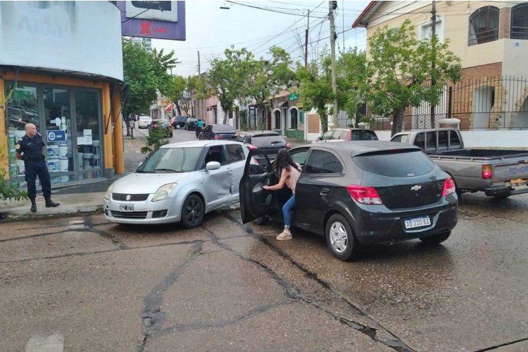 Durante la lluviosa ma&ntilde;ana de este jueves se registraron dos accidentes de consideraci&oacute;n en Concordia