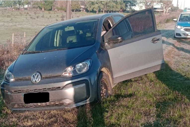 Docentes concordienses despistaron con su autom&oacute;vil en la autov&iacute;a 18