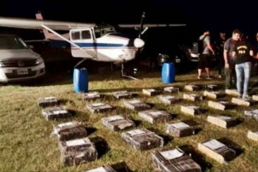 Narcoaviones. Por mes, la organización recibía unas cuatro toneladas. Narcoaviones. Por mes, la organización recibía unas cuatro toneladas.