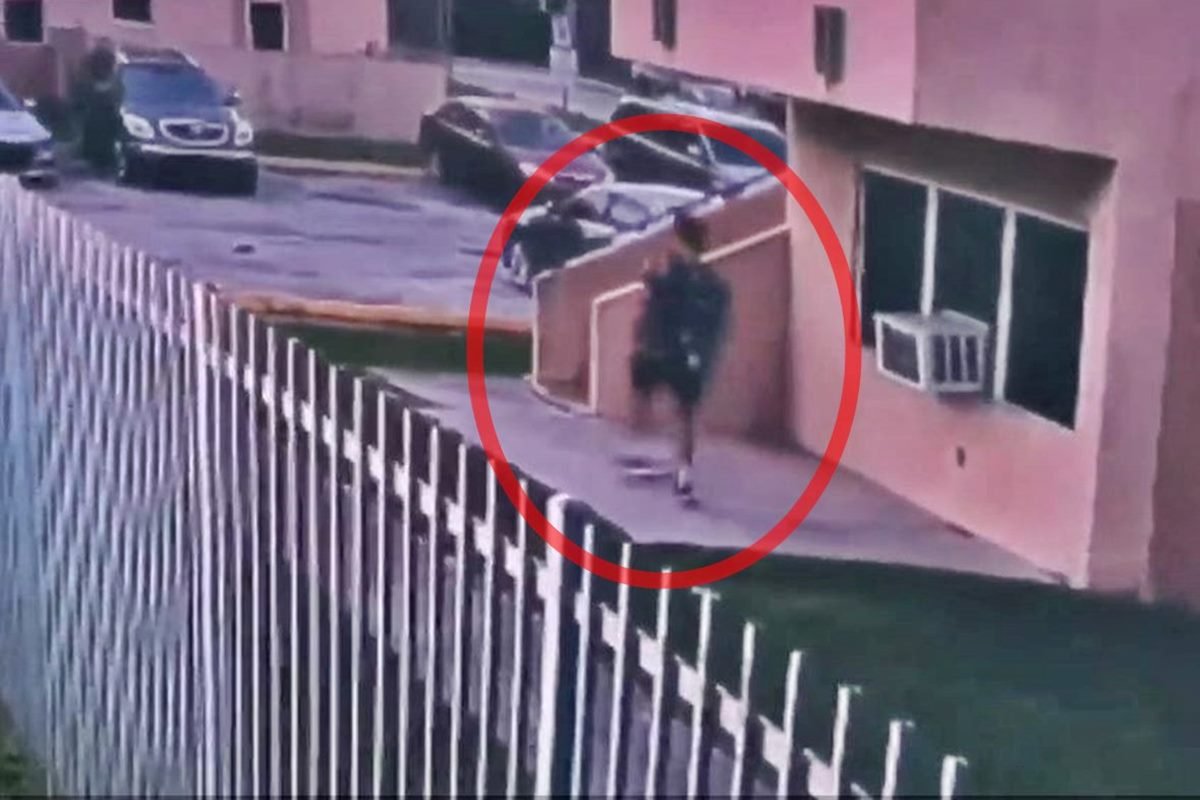 Las c&aacute;maras de seguridad captaron al sujeto cuando escapaba del lugar del hecho