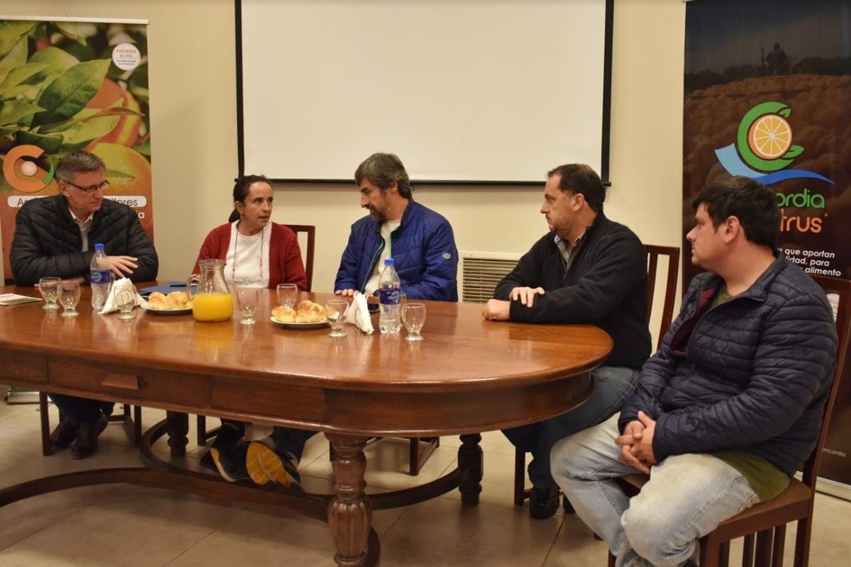 La reuni&oacute;n fue encabezada por el diputado &Aacute;ngel Giano