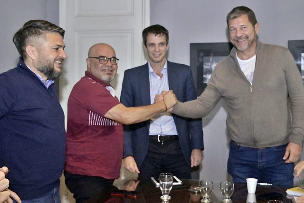 Dirigentes de los gremios municipales se reunieron con Cresto y Gay