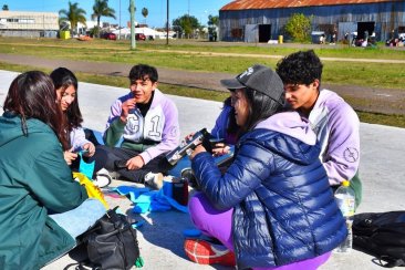 El municipio hizo entrega de los galpones a los estudiantes. El municipio hizo entrega de los galpones a los estudiantes.