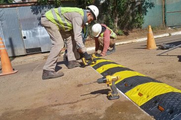 Colocaron reductores de velocidad en una zona de La Bianca. Colocaron reductores de velocidad en una zona de La Bianca.