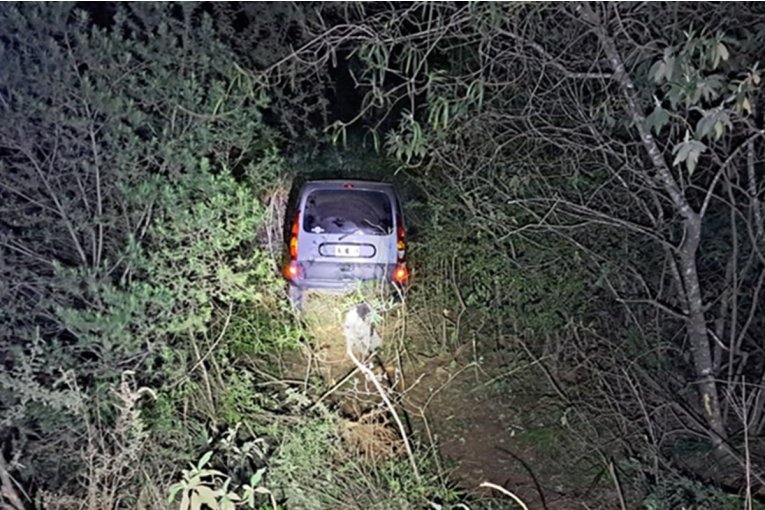 Perdi&oacute; el control de su veh&iacute;culo y termin&oacute; despistando en la ex ruta 14
