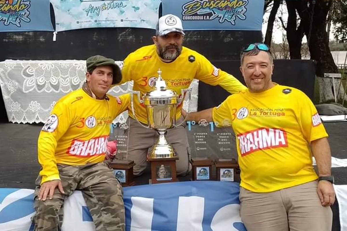 El tr&iacute;o ganador del certamen