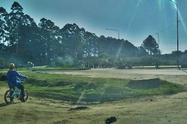 La protesta tuvo lugar en la Rotonda de Villa Adela. La protesta tuvo lugar en la Rotonda de Villa Adela.