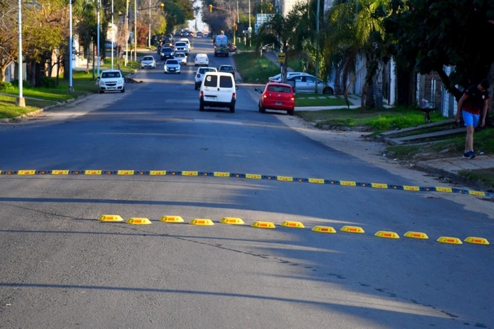 Se instalaron nuevos reductores de velocidad y cartelería vial en las principales arterias de Concordia