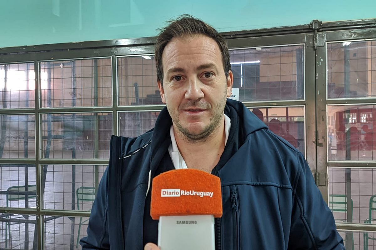 El edil y productor reparti&oacute; cr&iacute;ticas a la gesti&oacute;n nacional.