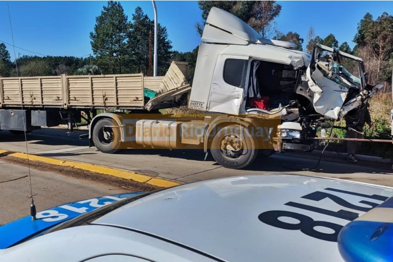 Un cami&oacute;n choc&oacute; contra una formaci&oacute;n ferroviaria que ingresaba a la ciudad de Concordia