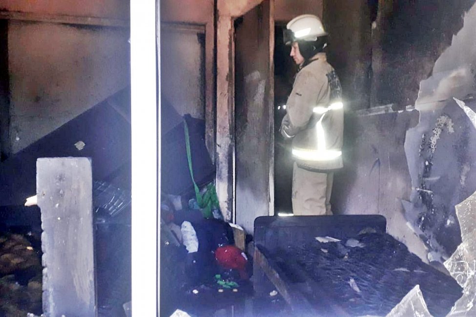 Un presunto abuso de una menor desencadenó el incendio intencional de una vivienda