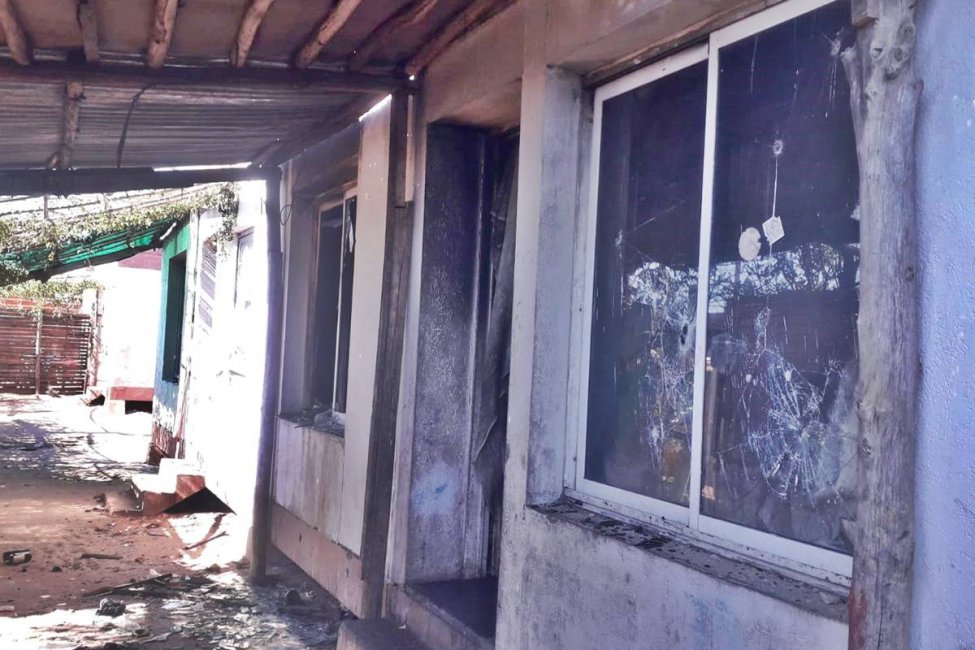 Desde Bomberos Voluntarios se dieron detalles sobre el incendio intencional de una vivienda en barrio Los Pájaros