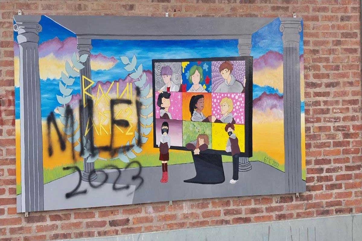 El mural vandlizado est&aacute; situado en el conocido Bachillerato Art&iacute;stico