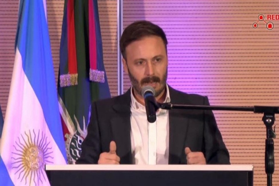 Azcué dijo que la ordenanza para el debate municipal es "un respaldo a la vida democrática"