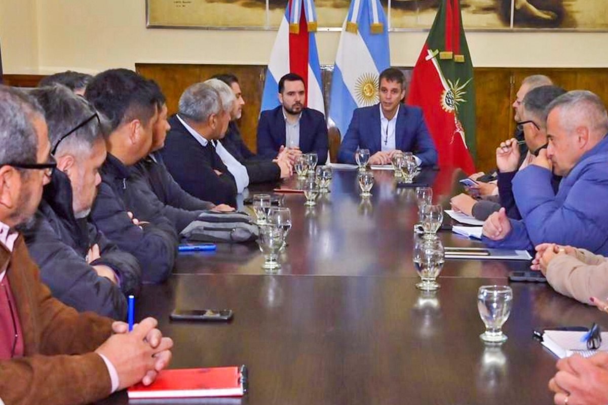 La reuni&oacute;n se concret&oacute; este viernes, en la sede del palacio municipal