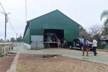 Los estudiantes fueron atrapados provocando destrozos en las carrozas. Los estudiantes fueron atrapados provocando destrozos en las carrozas.