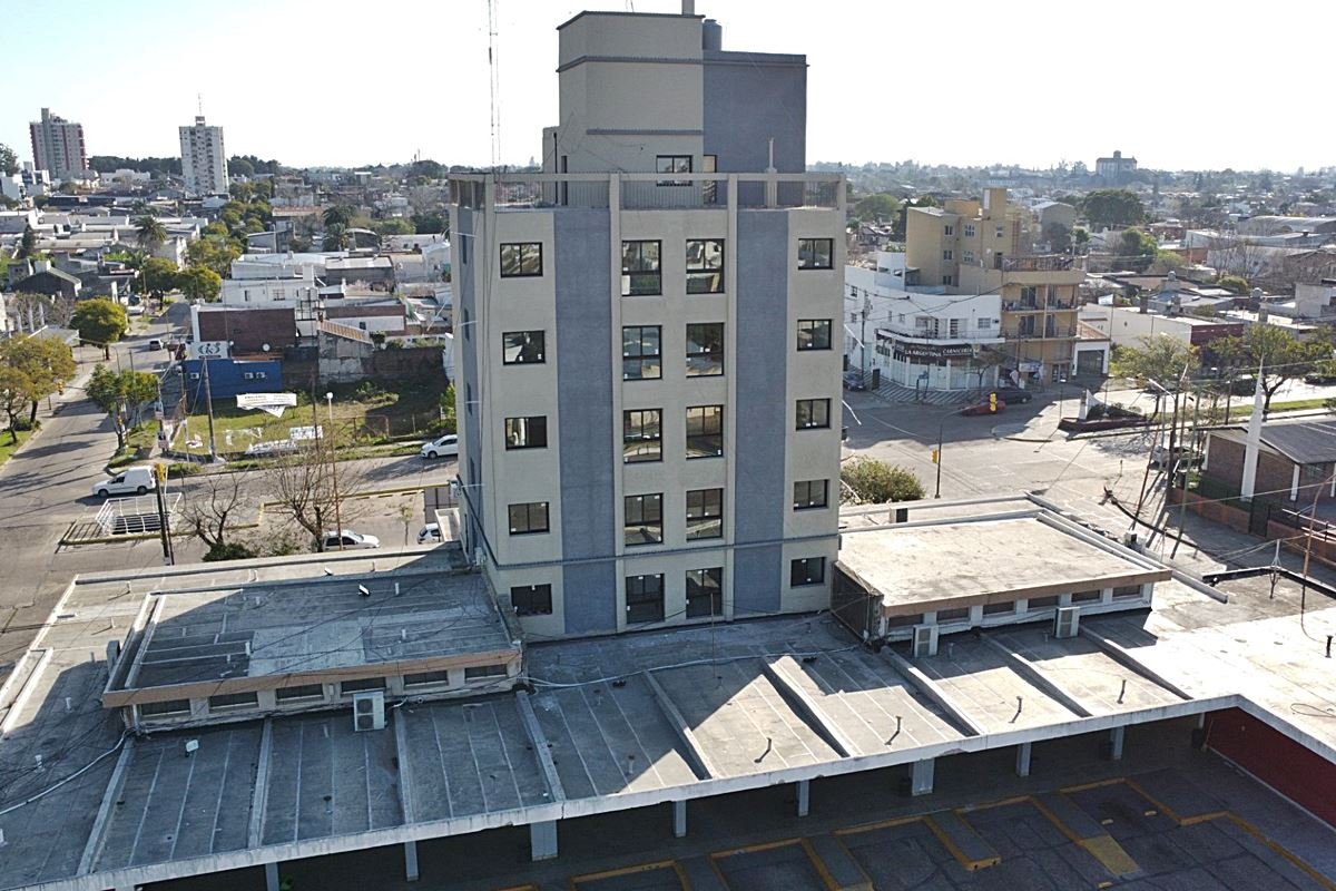 El renovado edificio de la Terminal de &Oacute;mnibus de Concepci&oacute;n del Uruguay.