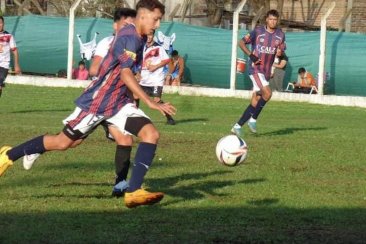 Comienza la Liga de fútbol local. Comienza la Liga de fútbol local.