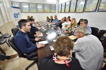 Hubo acuerdo entre los gremios docentes y el gobierno provincial. Hubo acuerdo entre los gremios docentes y el gobierno provincial.