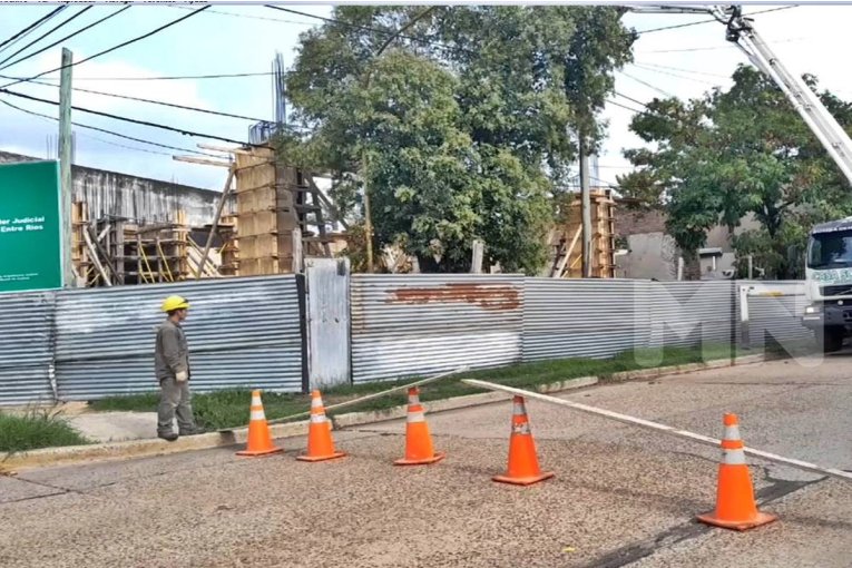 Obrero concordiense cay&oacute; desde 8 metros y milagrosamente salv&oacute; su vida