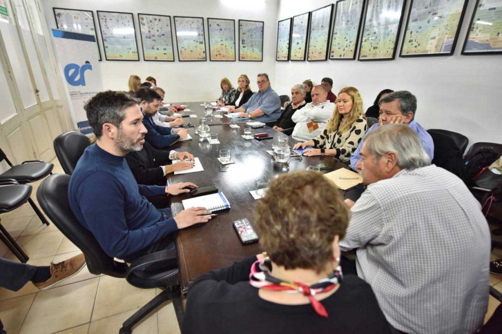 La Provincia informó que hubo acuerdo con los gremios docentes y el sueldo se mantiene "por encima de la inflación"