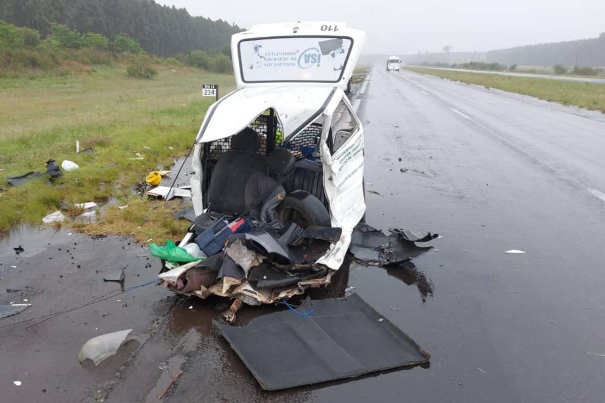 Una persona fallecida, tras el impacto frontal.