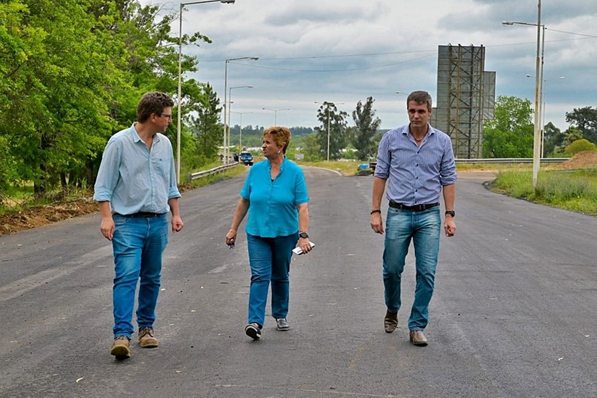 Cresto y L&oacute;pez Benis recorrieron obrs de la zona sur.