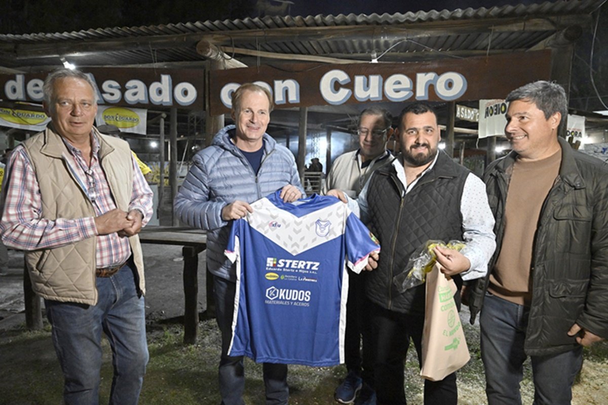 La Fiesta Nacional del Asado con Cuero se desarrolla en la ciudad de Viale.