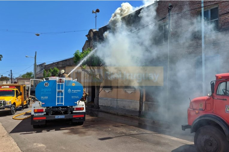 Un incendio destruy&oacute; un sector del edificio parroquial de Gruta de Lourdes