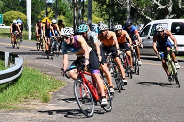 Final del Triatlon Jeep en Santa Ana. Final del Triatlon Jeep en Santa Ana.