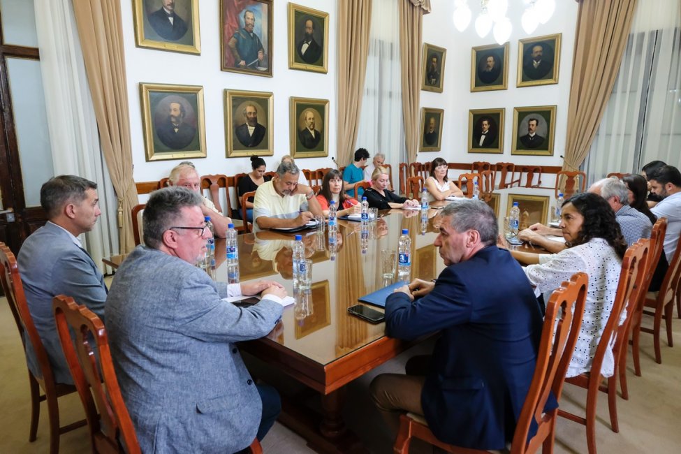 Provincia propuso un 8,3 por ciento de aumento salarial para estatales y docentes