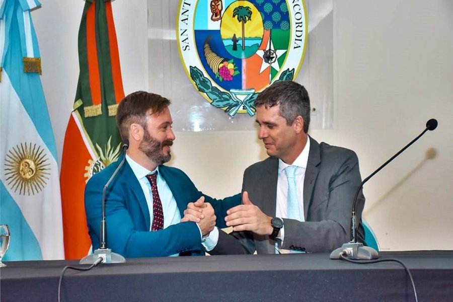 Azcu&eacute; y Cresto. El electo intendente y el mandatario saliente.