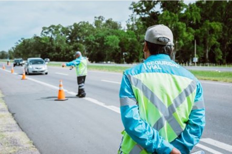Refuerzan controles en rutas por vacaciones de invierno con operativos sorpresa
