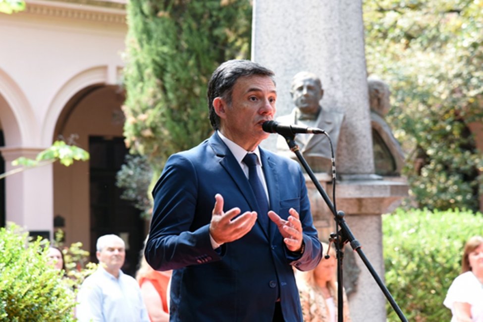 Oliva sostuvo que el DNU y la Ley Ómnibus “van en sentido opuesto a los principios de Urquiza y Alberdi”