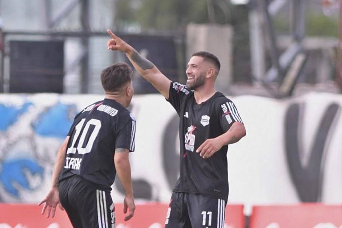 Fern&aacute;ndez otra vez en primera con el debut de Deportivo Riestra.