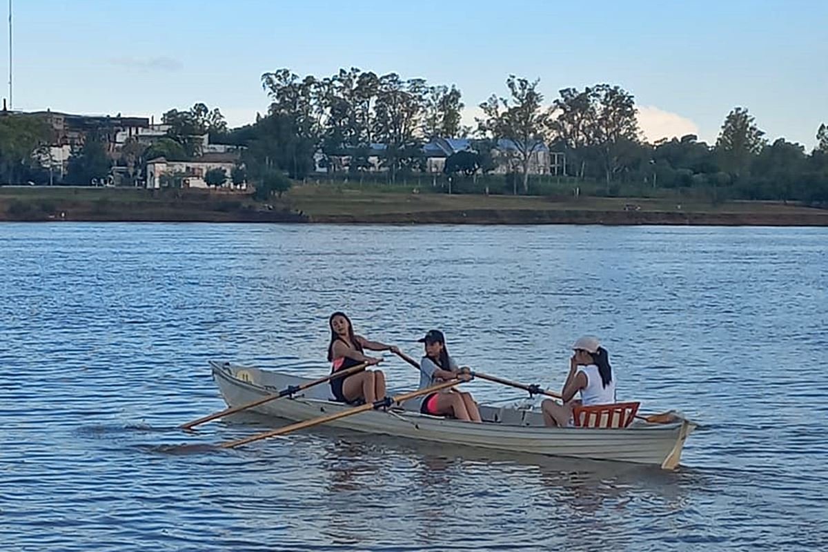 Las mujeres eligen el remo del Club Regatas.