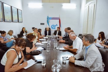 Continuarán el diálogo, pero hasta el momento no hubo ofrecimiento salarial. Continuarán el diálogo, pero hasta el momento no hubo ofrecimiento salarial.